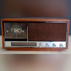 1970 Realistic Transistor Radio Alarm Clock AM/FM 2 Band